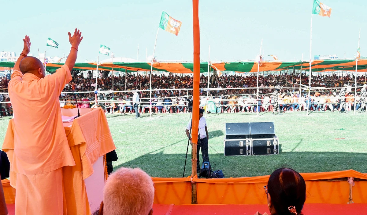सीएम योगी का महागठबंधन पर वार, बोले- यह लालटेन नहीं, LED युग है, जंगलराज खत्म