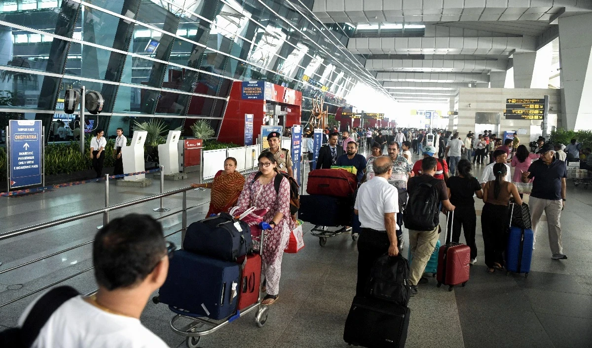 दिल्ली हवाई अड्डे पर हवाई यातायात नियंत्रण में तकनीकी खामी, 100 से अधिक उड़ानें विलंबित