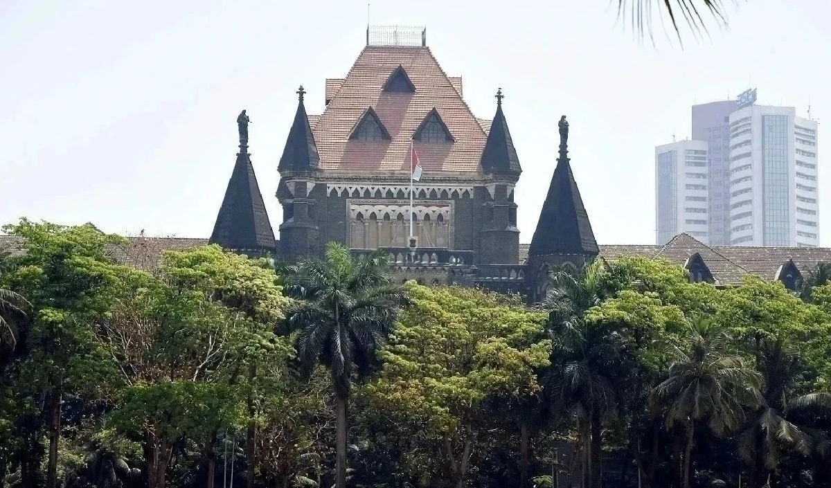 2 दशकों से टल रहे झुग्गी पुनर्वास पर HC का सख्त रुख, महाराष्ट्र सरकार को लगी कड़ी फटकार