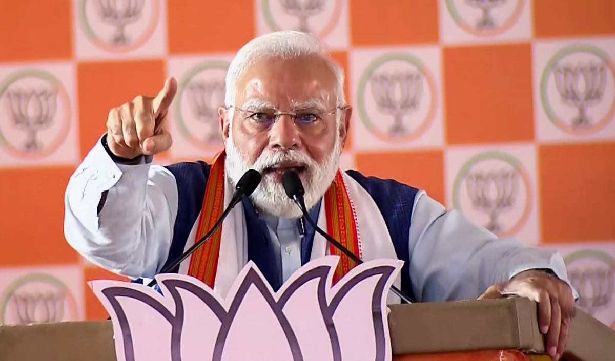 नवादा में PM मोदी का राहुल पर तीखा वार: ‘पदयात्रा ने युवराज को ही पैदल कर दिया’