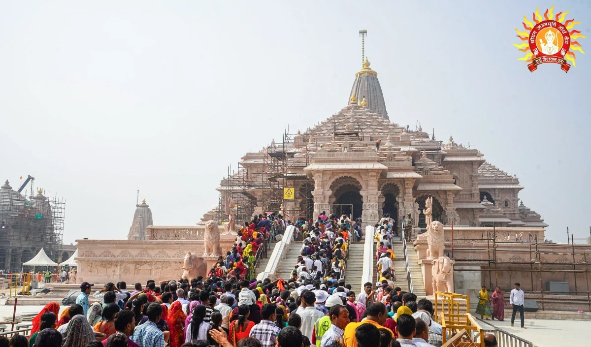 राम मंदिर के शिखर पर फहराएगा भगवा ध्वज, पीएम मोदी के आगमन से पहले अयोध्या में उत्सव का माहौल