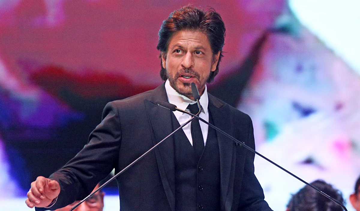 Shah Rukh Khan ने बच्चों पर लुटाया प्यार, ग्लोबल पीस ऑनर्स में जीता दिल, फैंस बोले- ‘सबसे प्यारा पल’ | Global Peace Honours 2025