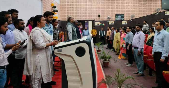 Ballia-वंदे मातरम…राष्ट्र गीत प्रकाशन के 150 वर्ष पूरे होने पर विश्वविद्यालय में किया गया सामूहिक गान