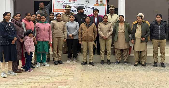 Ballia-महिला आरक्षियों को दिया गया आत्मरक्षा का प्रशिक्षण