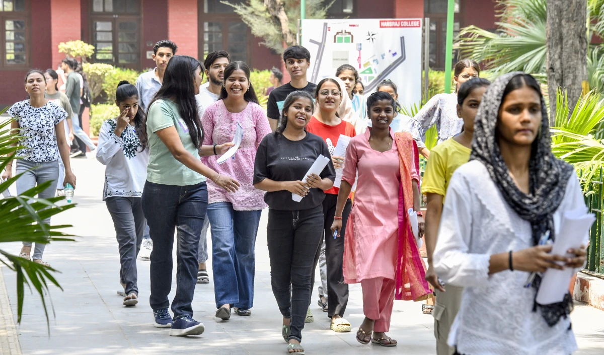 Delhi University की परीक्षाएं कई केंद्रों पर प्रश्नपत्र देरी से पहुंचने के कारण बाधित हुईं