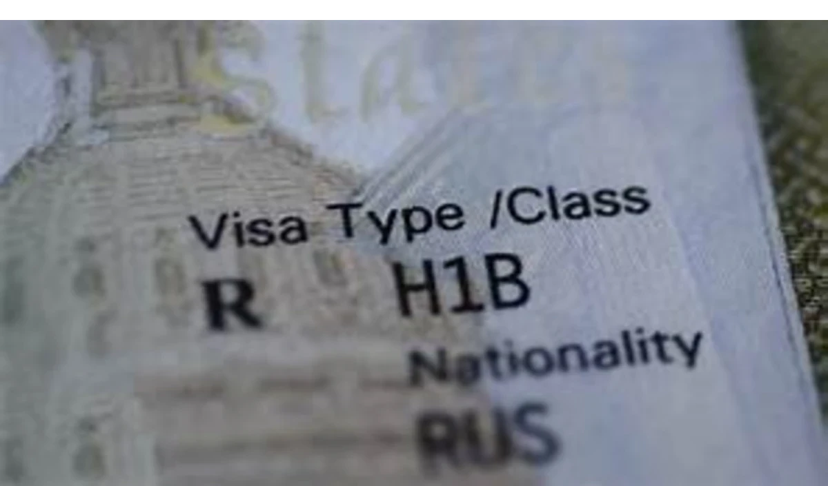 H-1B वीजा पर भारत में फंसे हजारों प्रोफेशनल: अमेरिका की नई चेतावनी, देश में बढ़ी टेंशन