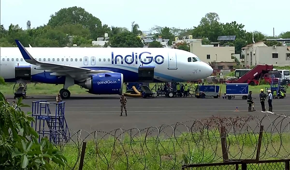 Prabhasakshi NewsRoom: IndiGo संकट पर PM मोदी की सख्त टिप्पणी आते ही DGCA ने इंडिगो की 115 उड़ानें घटाईं, अब क्या करेंगे यात्री?