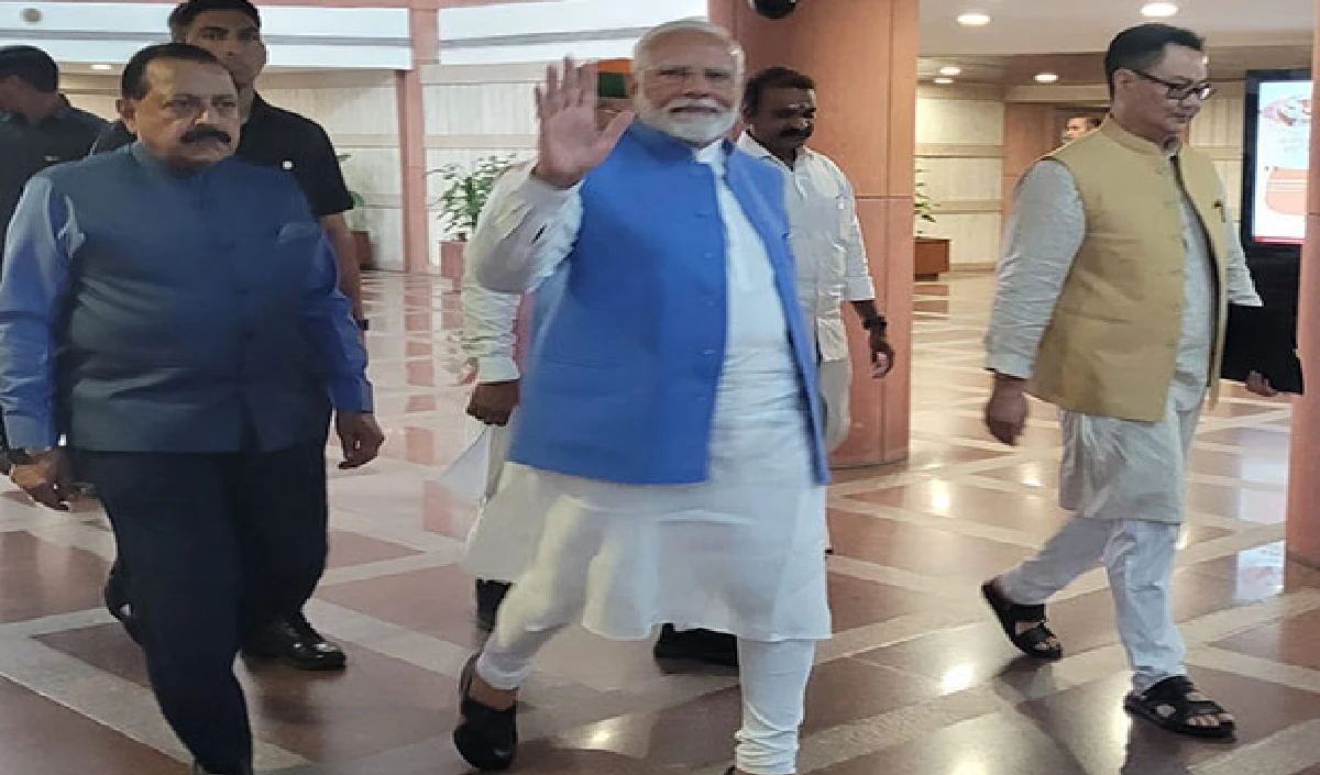 आप बस काम करिए, मजदूर आपके पीछे खड़ा…  UP के एनडीए सांसदों को PM मोदी ने दिया मंत्र