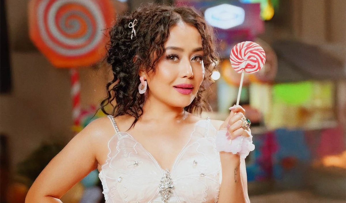 Neha Kakkar के गाने Candy Shop पर मच रहा बवाल, लिरिक्स पर उठे सवाल, सिंगर की तुलना Dhinchak Pooja से हुई…
