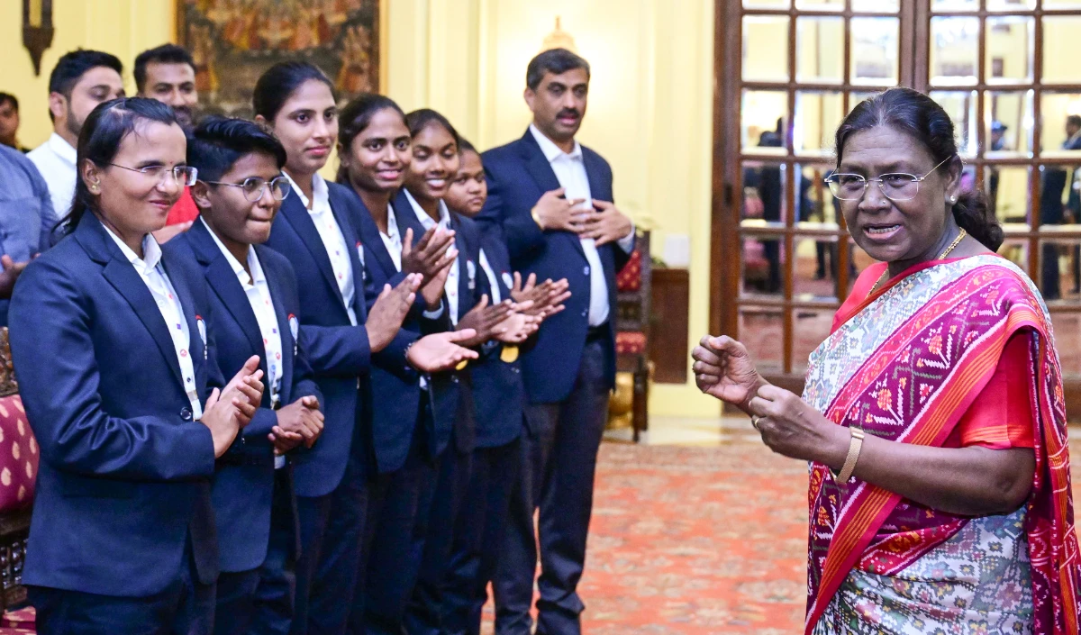 दृष्टिबाधित महिला क्रिकेट टीम ने  President Murmu से मुलाकात की