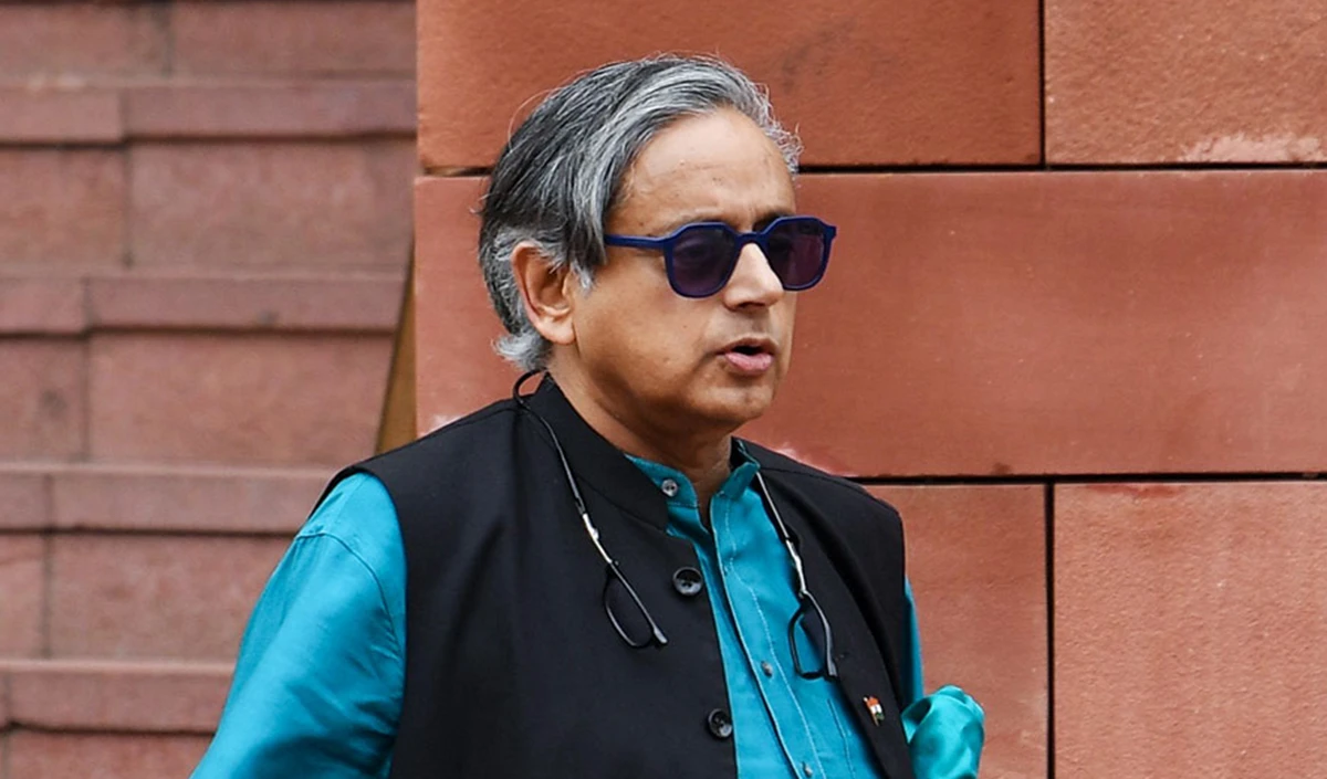 बिना पूछे कैसे दे दिया? ‘वीर सावरकर’ अवॉर्ड के ऐलान पर शशि थरूर ने खुद बताई सच्चाई