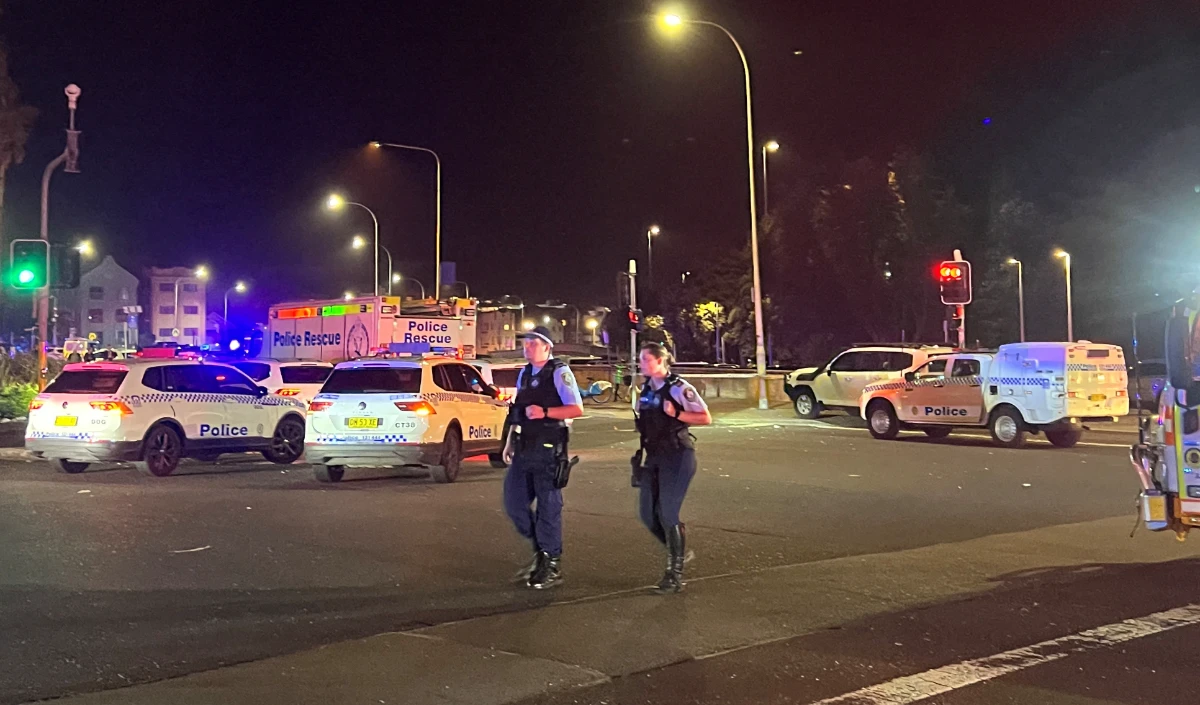 Sydney’s Bondi Beach Shooting | सिडनी के बोंडी बीच पर मनाया गया खूनी हनुक्का! दो बंदूकधारियों ने ली 16 लोगों की जानें, आतंकी हमला घोषित