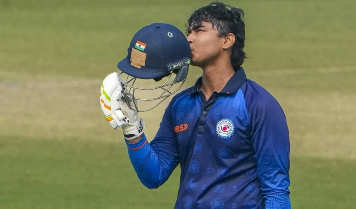 Vijay Hazare Trophy में 14 साल के वैभव की बिजली जैसी पारी: 84 गेंदों में 190 रन, तोड़ डाले कई बड़े रिकॉर्ड