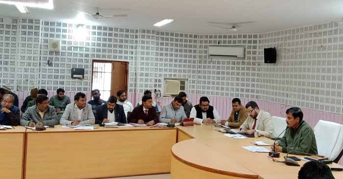 Ballia-पीएम आवास योजना में अधिकारियों को लगी फटकार, 250 अपात्रों को भुगतान पर वेतन से रिकवरी के आदेश