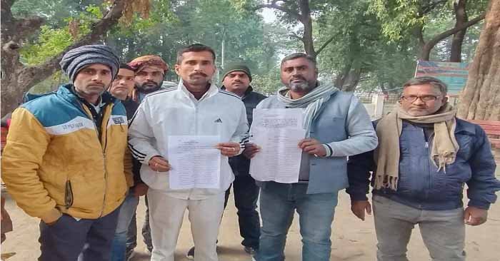 Ballia-निर्माणाधीन ग्रीनफील्ड एक्सप्रेसवे पर अंडर पास बनाने की मांग को लेकर प्रदर्शन