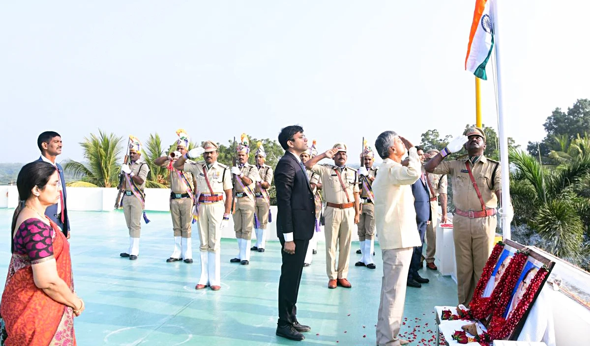 Andhra Pradesh: मुख्यमंत्री ने गणतंत्र दिवस पर कैंप कार्यालय में राष्ट्रीय ध्वज फहराया