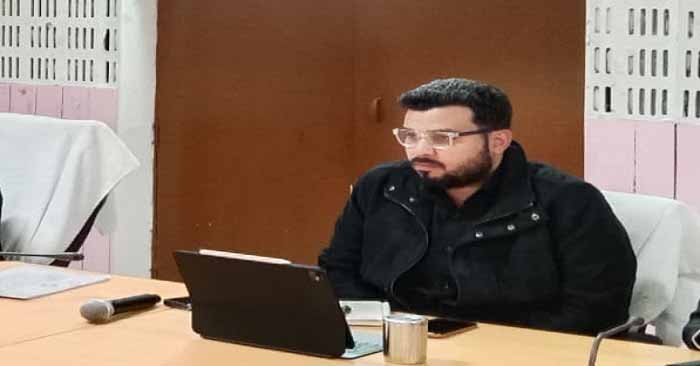 Ballia: समीक्षा बैठक में बिना सूचना अनुपस्थित रहे शिक्षा विभाग के अधिकारी, वेतन रोकने का निर्देश जारी