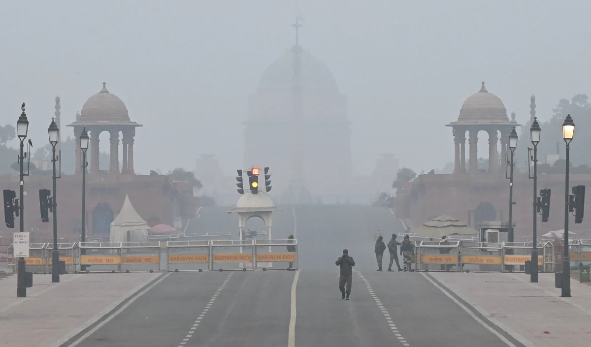 Delhi-NCR में प्रदूषण और शीतलहर का डबल अटैक, कोहरे की चादर में लिपटी राजधानी, ‘बहुत खराब’ हुई हवा