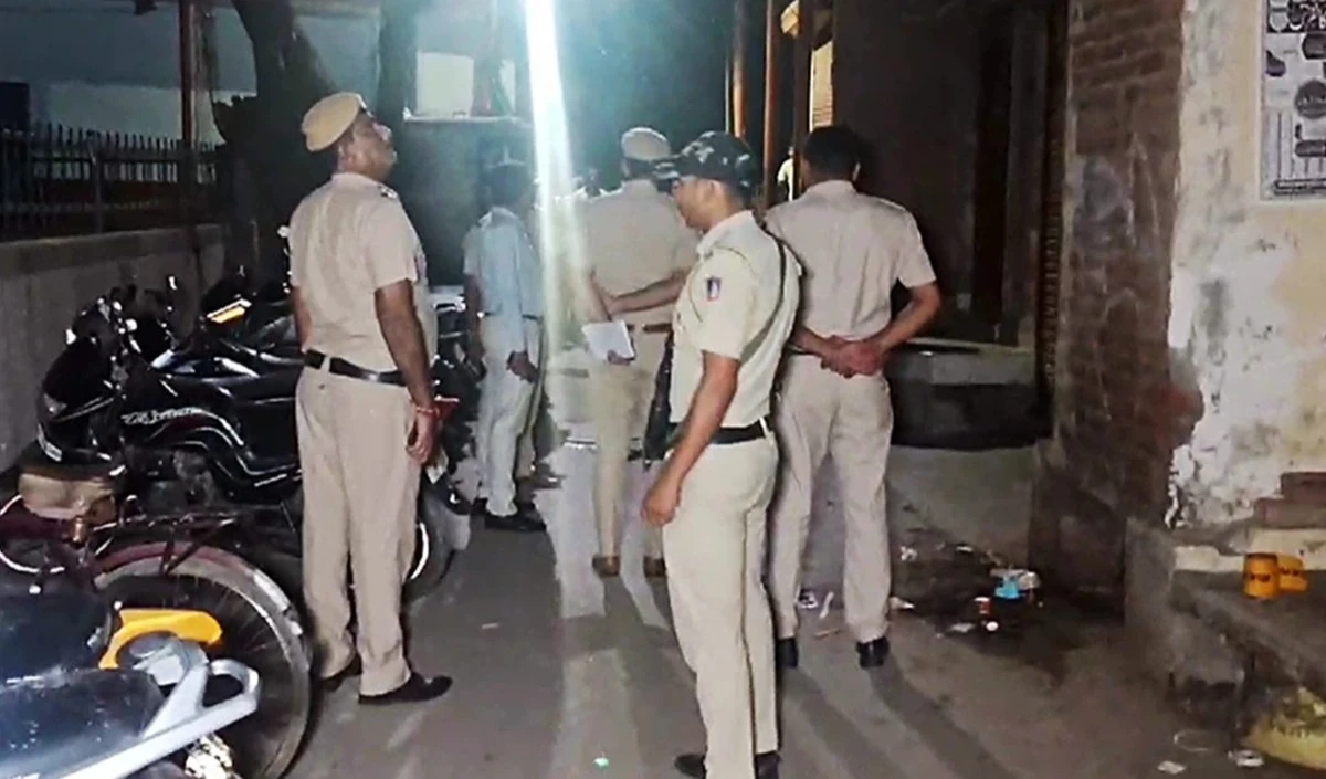 Delhi: हत्या की कोशिश के मामले में वांछित गिरफ्तार