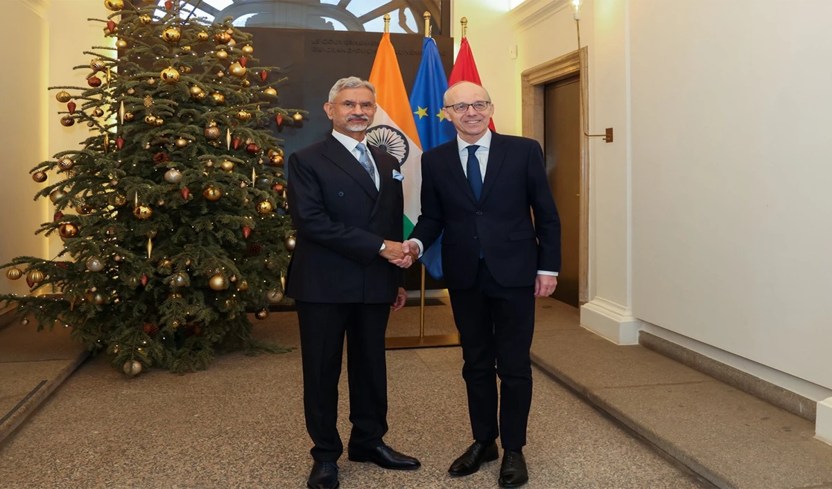 S Jaishankar का ‘मिशन यूरोप’ जारी, Luxembourg के PM से मिले, भारत-EU रिश्तों पर हुई चर्चा।