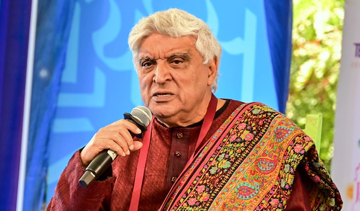 Javed Akhtar Deepfake Video | ‘यह बकवास है’, जावेद अख्तर ने ‘टोपी’ पहने हुए अपने डीपफेक वीडियो पर जाहिर किया गुस्सा, कानूनी कार्रवाई की संभावना