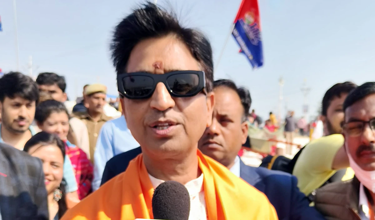 UGC विवाद में कूदे Kumar Vishwas, कविता शेयर कर बोले- ‘मैं अभागा सवर्ण हूं, मुझे उखाड़ लो’