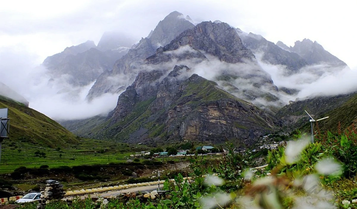 Travel Tips: Uttarakhand का Mana Village है ‘भारत का पहला गांव’, यहीं दिखती है अदृश्य सरस्वती नदी