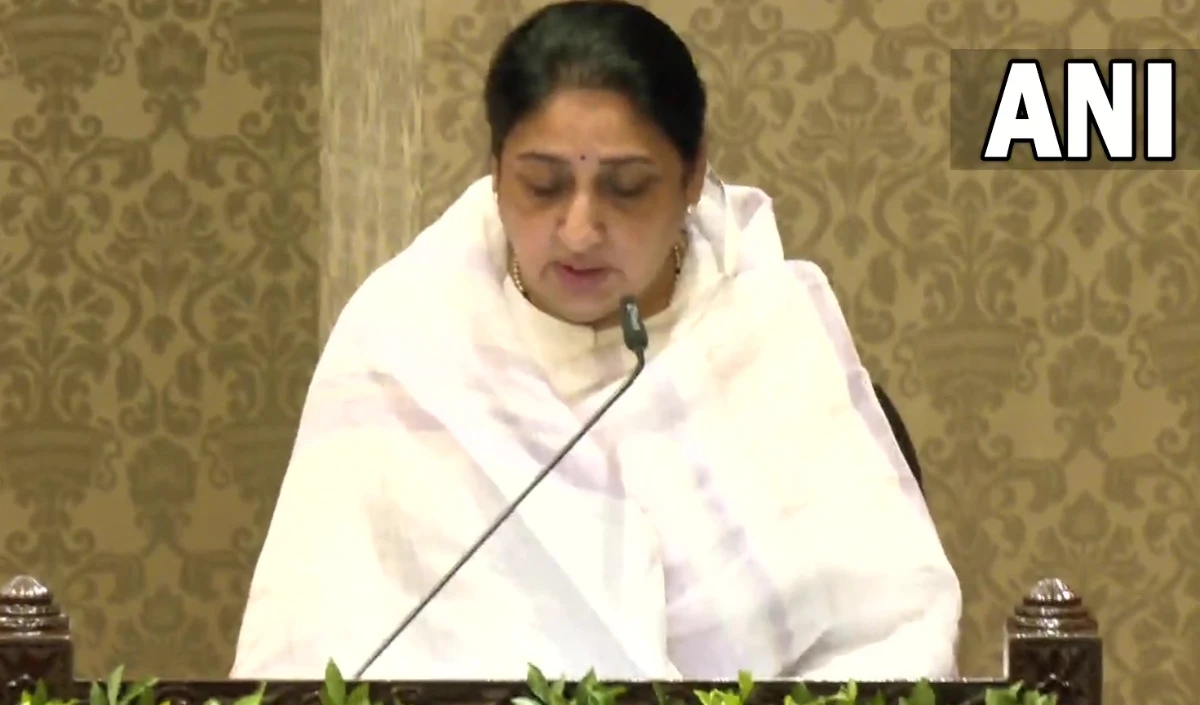 Sunetra Pawar oath-taking LIVE: Maharashtra Politics: पति Ajit Pawar की विरासत संभाली, Sunetra Pawar ने ली Deputy CM पद की शपथ