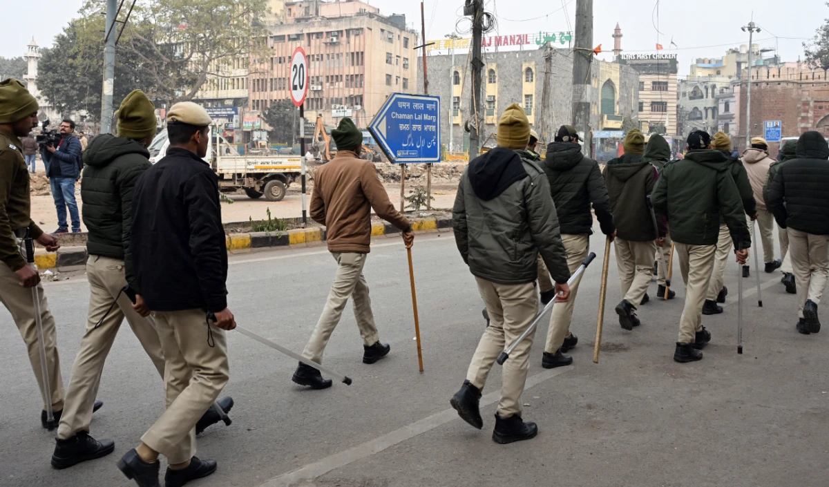 Delhi Violence: Turkman Gate पथराव का CCTV फुटेज आया सामने, 30 उपद्रवियों पर पुलिस का शिकंजा, 5 को जेल