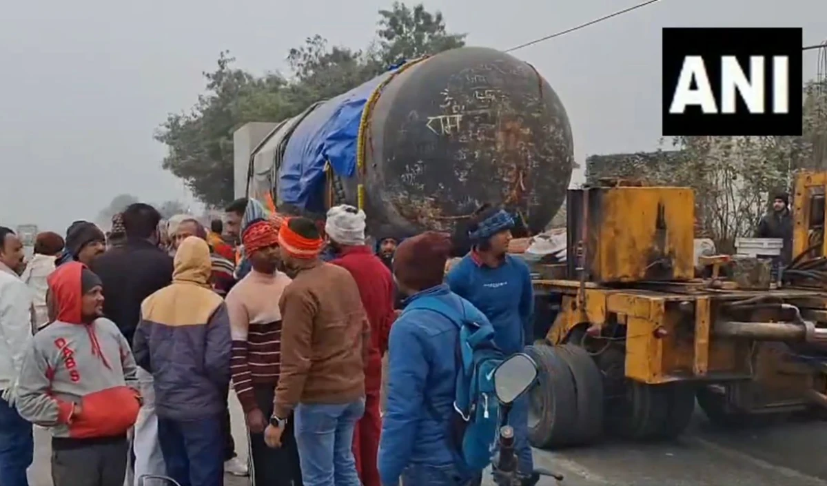 Bihar के गोपालगंज पहुंचा दुनिया का सबसे बड़ा शिवलिंग, दर्शन के लिए उमड़े हजारों भक्त