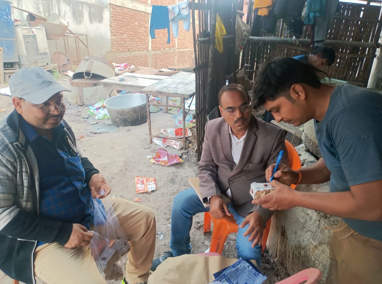 होली से पहले खाद्य विभाग की बड़ी कार्रवाई, 32 किलो मिठाई नष्ट