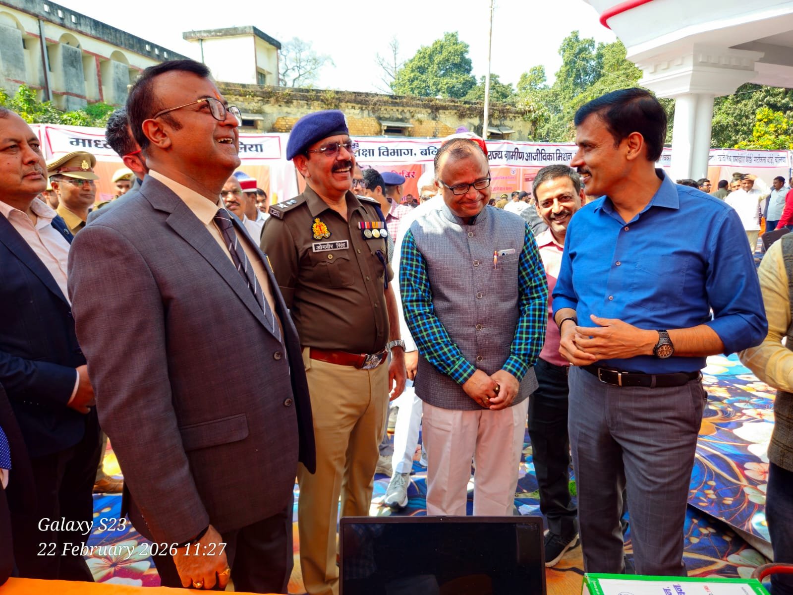मेगा विधिक सहायता शिविर में बांटे गए प्रमाण पत्र और चेक
