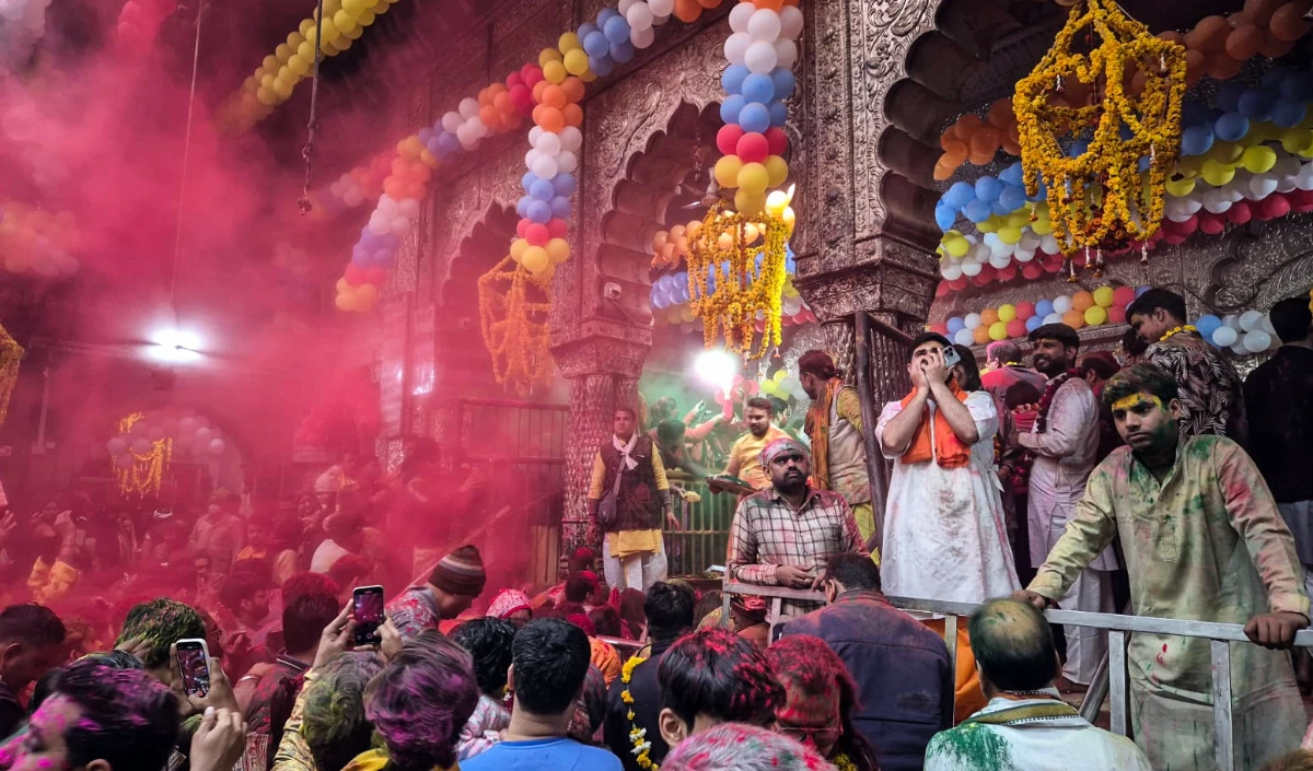 Braj Holi Trip: मथुरा-वृंदावन की गलियों में रंगने का सपना होगा पूरा, ये रहा Low Budget प्लान