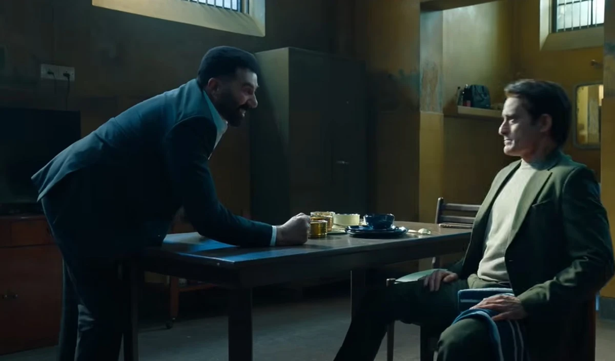 Ikka First Look | अदालत में ‘बॉर्डर’ वाली जंग! 29 साल बाद आमने-सामने होंगे Sunny Deol और Akshaye Khanna, ‘इक्का’ से मचा तहलका