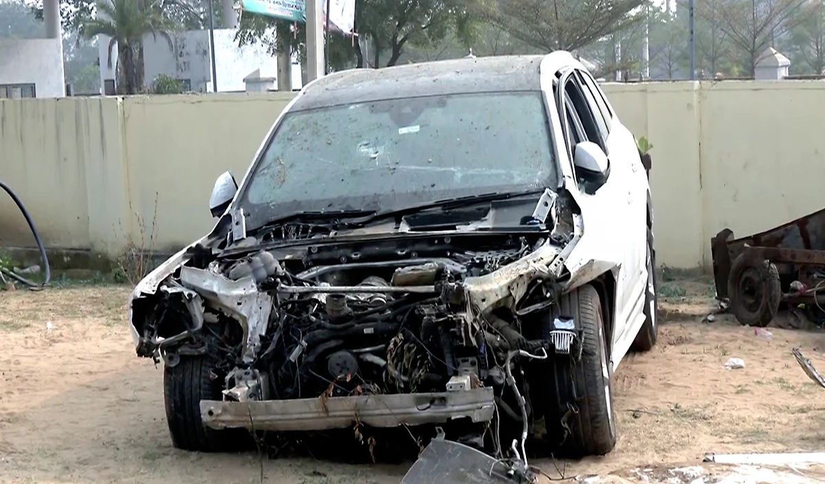 Rewa Accident | मातम में बदलीं खुशियाँ! शादी के कार्ड बांट रहे परिवार को तेज रफ्तार ऑडी ने रौंदा, पिता-पुत्र समेत 3 की मौत