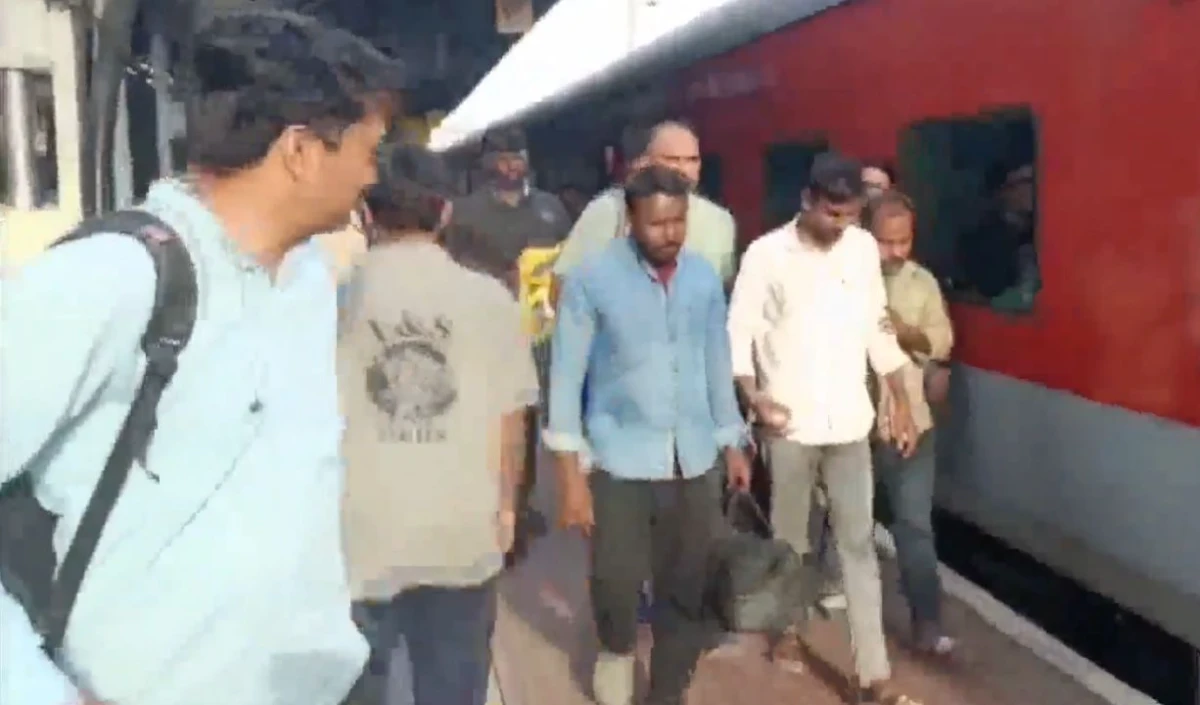 ‘Free Kashmir’ पोस्टर से खुला Delhi Terror Plot, कपड़ा फैक्ट्री में पहचान छिपाकर रह रहे थे आतंकी
