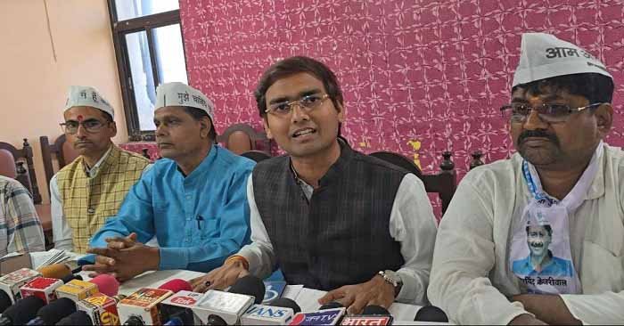 Ballia-केजरीवाल-सिसोदिया पर फैसले से आम आदमी पार्टी बलिया जोश में, भाजपा पर साधा निशाना