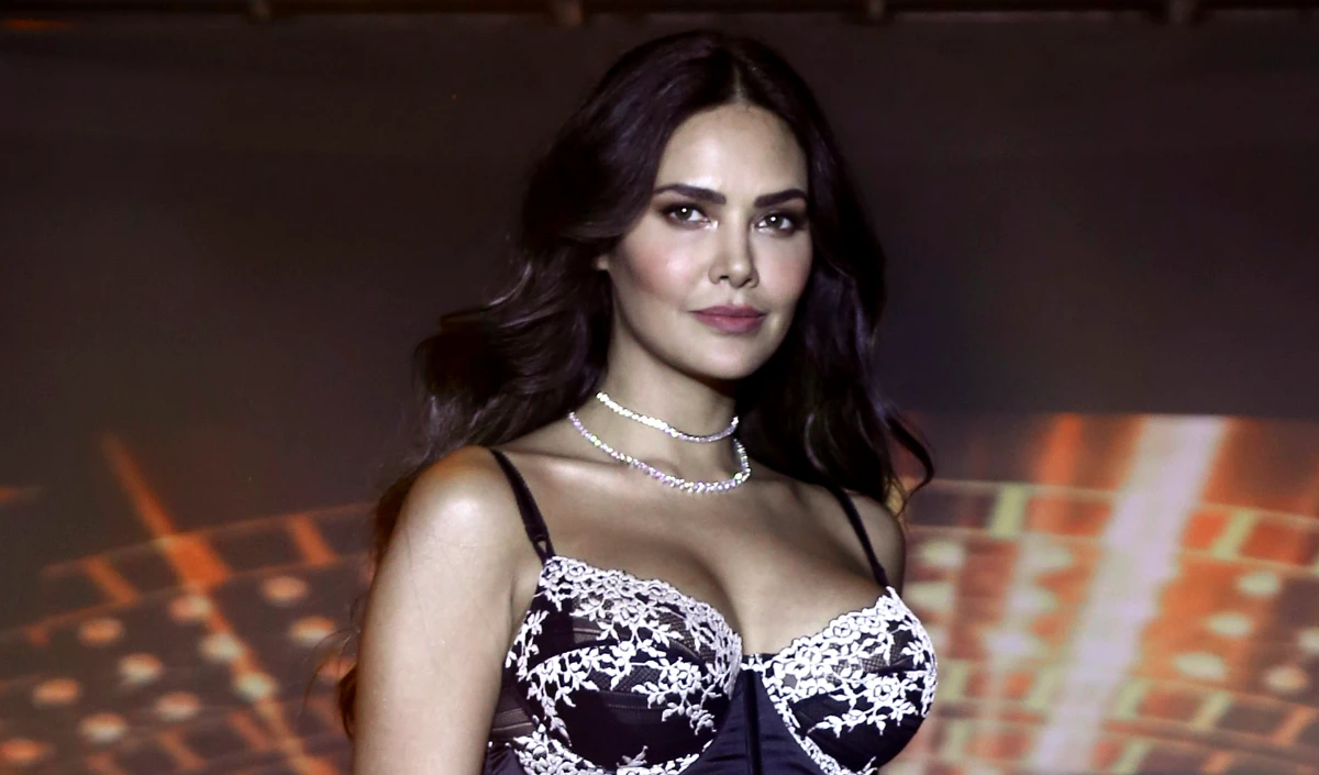 Middle East Conflict | Abu Dhabi में फंसीं Esha Gupta, एक्ट्रेस ने बताया कैसे जंग के बीच ‘मददगार’ बनी UAE सरकार, सुरक्षा व्यवस्था को सराहा