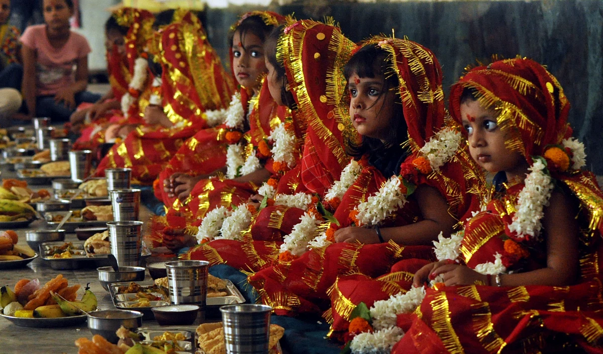 नवरात्रि में कंजकों को करें खुश, Delhi की इन Markets से सिर्फ ₹500 में खरीदें ढेर सारे Gifts