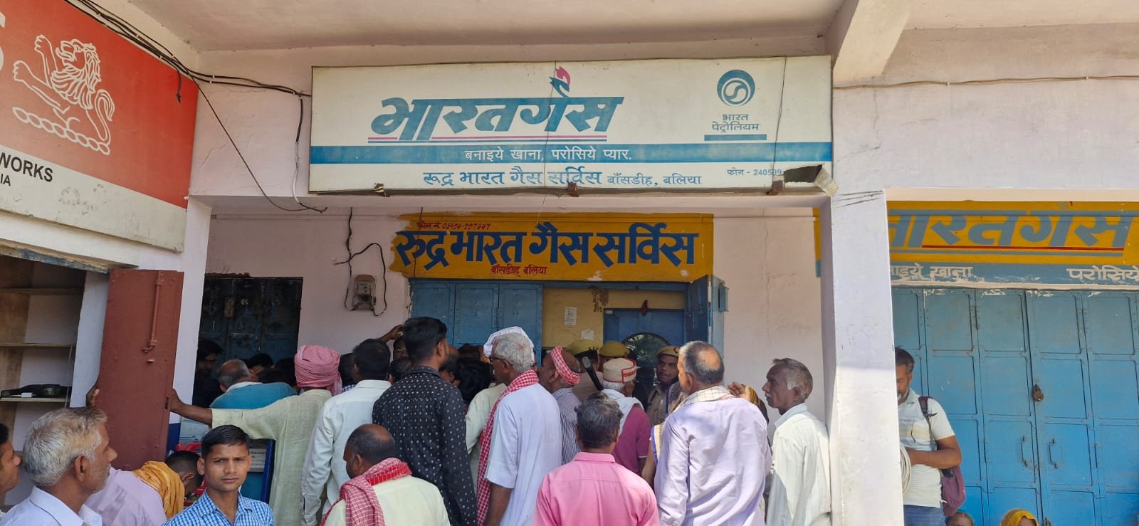 पर्ची कटी, गैस नहीं मिली… डीएम के निर्देश पर एजेंसी में जांच, उपभोक्ताओं में आक्रोश