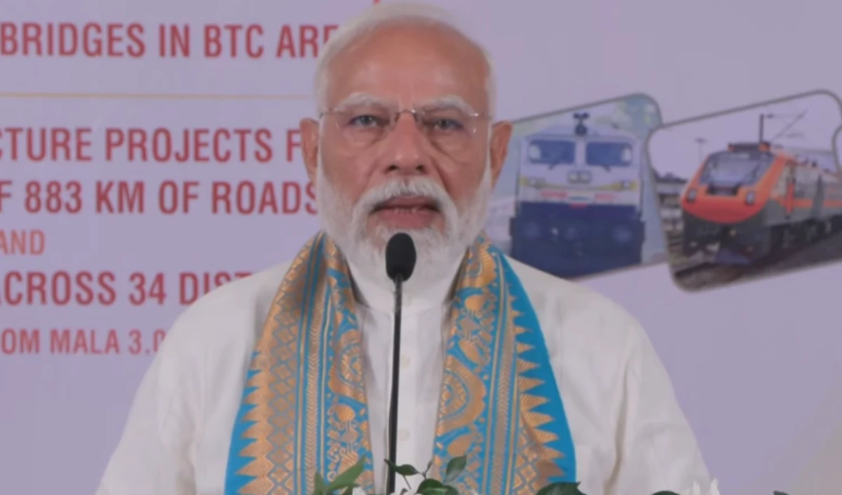Assam में PM Modi का Congress पर बड़ा हमला, बोले- झूठे वादों की है दुकान, समुदायों के बीच पैदा किया विभाजन