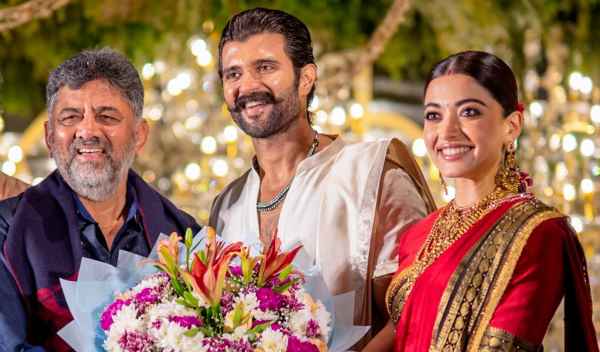 Rashmika Mandanna-Vijay Deverakonda Reception: विजय ने रश्मिका को बताया ‘तेलुगु राज्यों की बहू’, पैपराज़ी के साथ की जमकर मस्ती