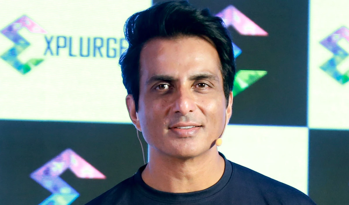 Iran-Israel War के बीच दुबई में फंसे लोगों के लिए Sonu Sood ने खोला अपना दिल, मुफ्त आवास का दिया ऑफर