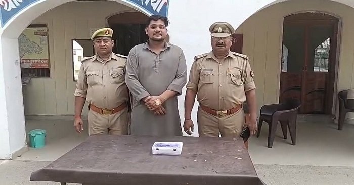 Ballia-अवैध पिस्तौल और कारतूस के साथ कार सवार युवर गिरफ्तार