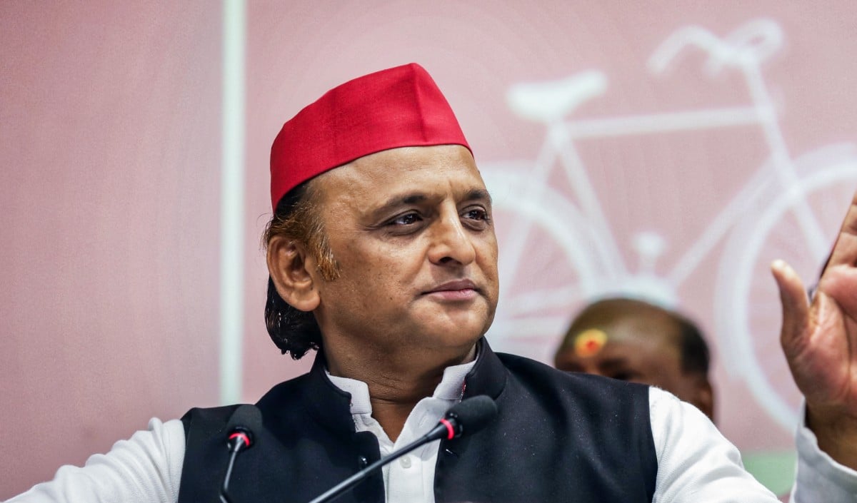 UP Politics: Akhilesh Yadav के राज को बताया ‘Lyari Raj’, लखनऊ में लगे पोस्टर पर मचा बवाल