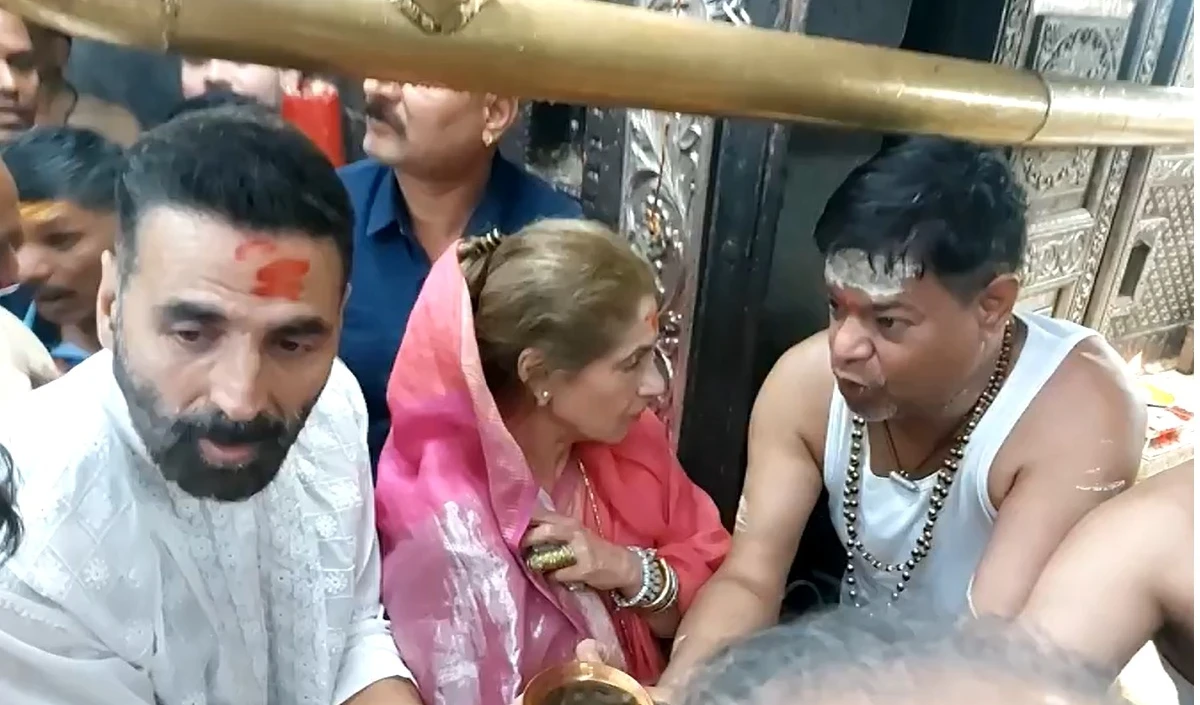महाकाल की शरण में Akshay Kumar! सास डिंपल कपाड़िया के साथ की पूजा, फिल्म ‘भूत बंगला’ की सफलता के लिए माँगा आशीर्वाद