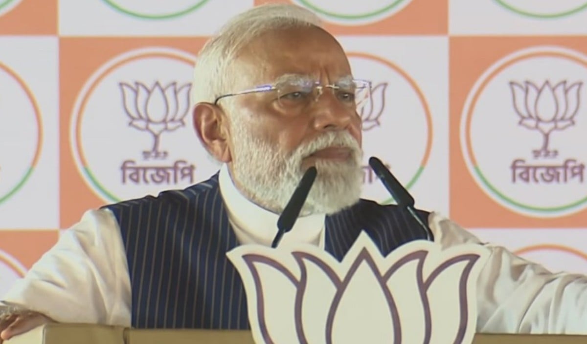 Bengal में महिला सुरक्षा पर PM Modi का TMC पर बड़ा हमला, मंच पर थीं RG Kar पीड़िता की मां
