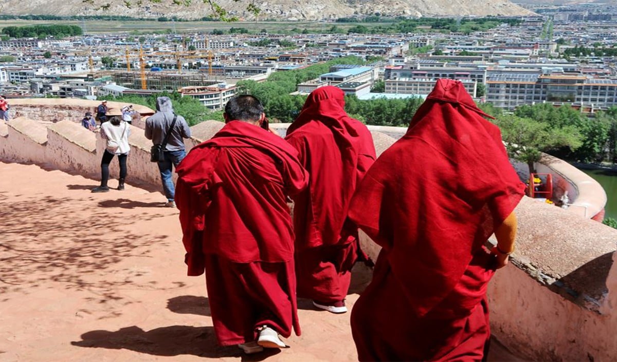 China का Tibet पर बढ़ा शिकंजा, ‘संवेदनशील’ Photos के चलते दो बौद्ध भिक्षु एक साल से क़ैद