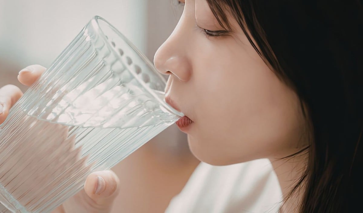 भीषण गर्मी में Dehydration के ये Symptoms जानलेवा हैं, भूलकर भी न करें नजरअंदाज