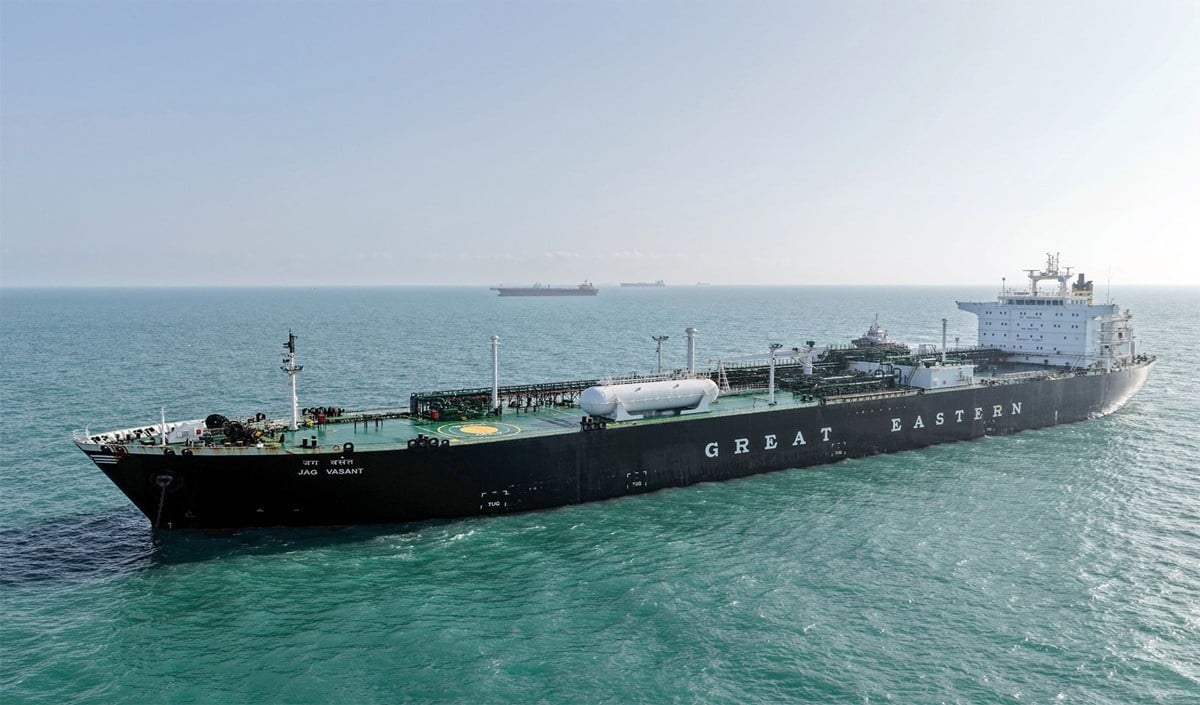 Hormuz का ‘खतरनाक Mission’ पूरा, ईरानी फायरिंग के बावजूद 31 Crew Members संग मुंबई पहुंचा टैंकर देश गरिमा